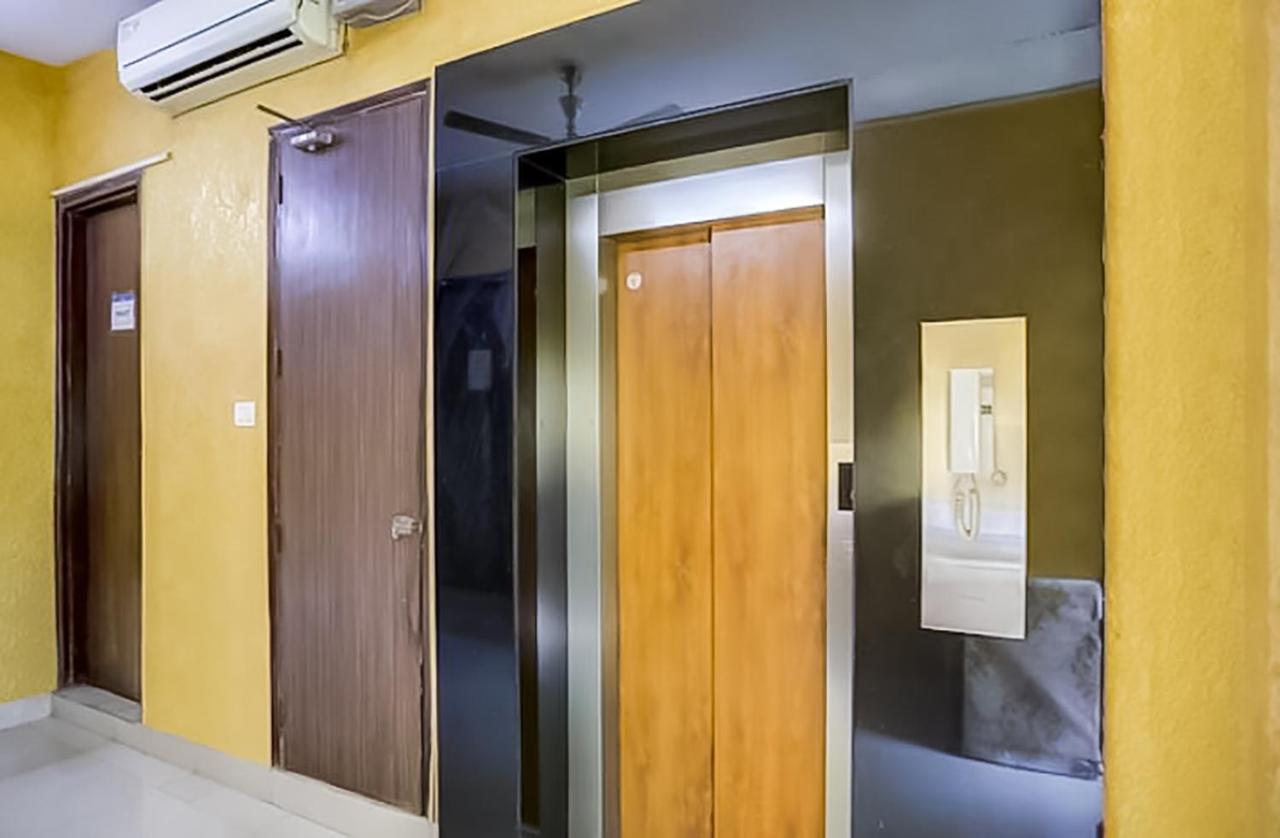 Deluxe In Lajpat Nagar Near Bikanerwala Hotel New Delhi