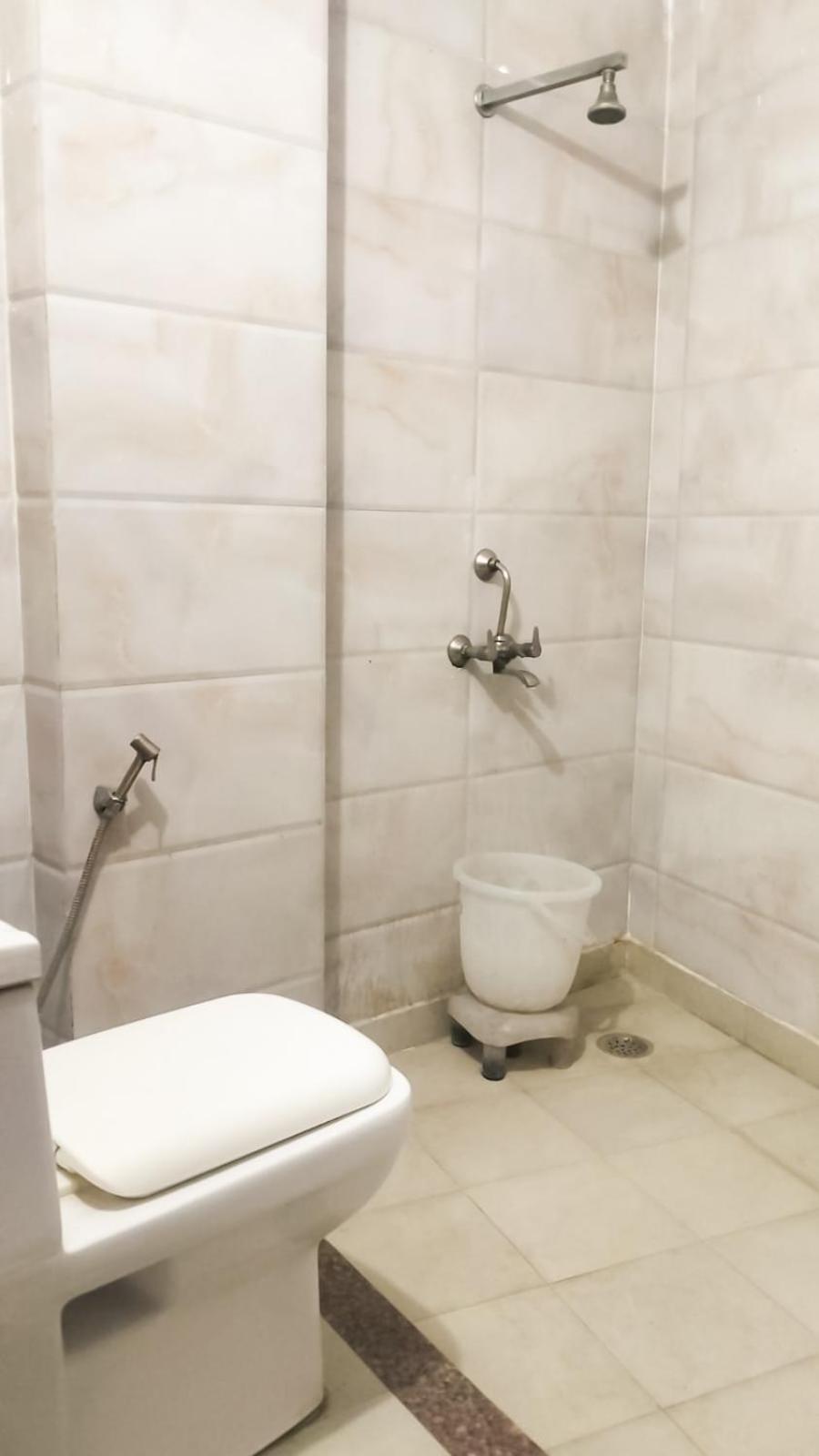 Hotel Deluxe In Lajpat Nagar Near Bikanerwala New Delhi